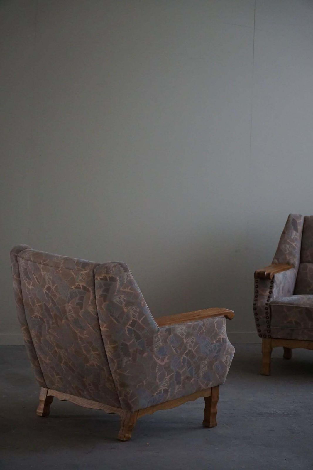 photo vintage Danish Mid Century Modern, Pair Of Armchairs In Oak & Original Fabric, 1960s