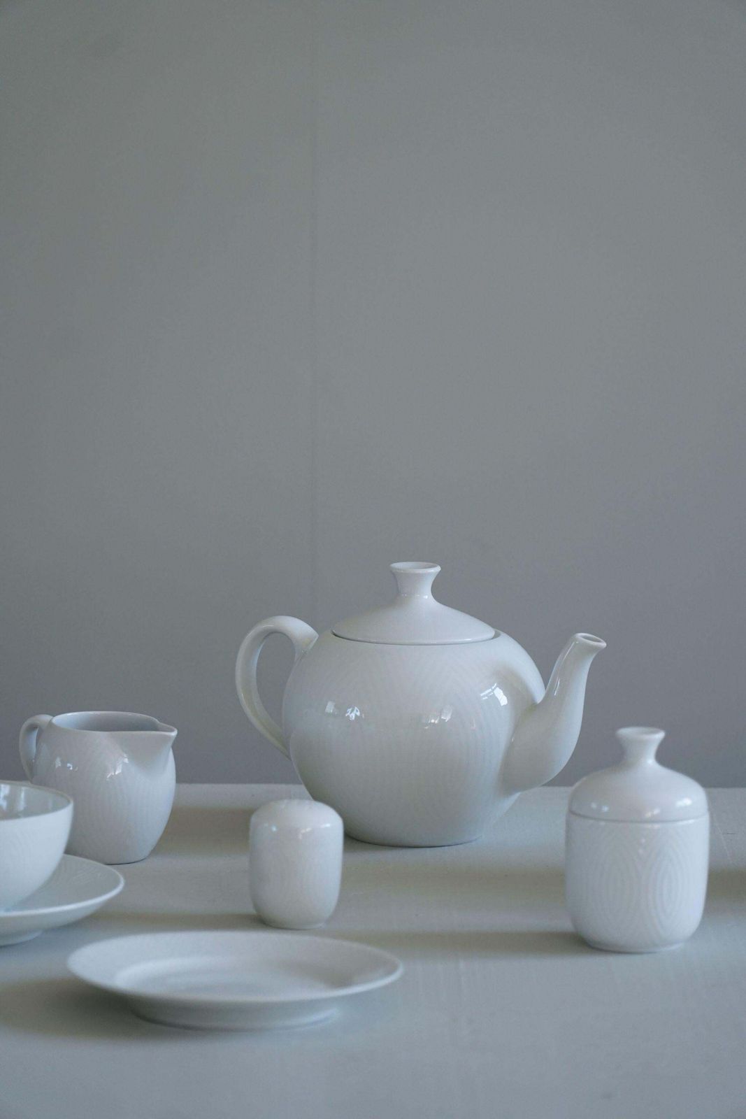 photo furniture Axel Salto, Service Set In Porcelain From Royal Copenhagen, Midcentury, 1956