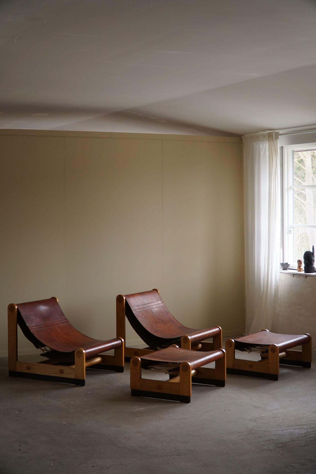 photo vintage Francesco Lucianetti, Lounge Chairs In Leather & Elm, Italian Modern, 1960s