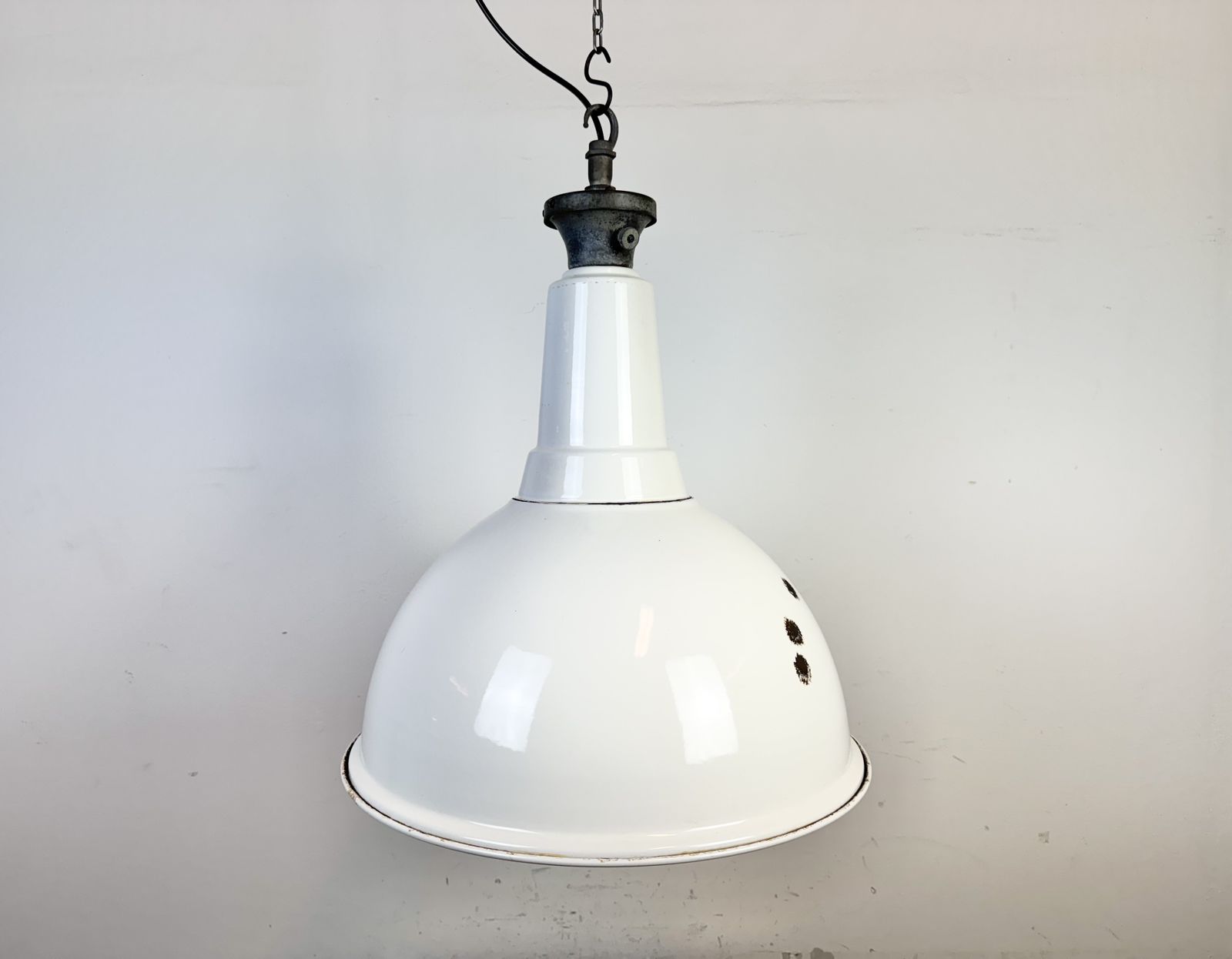 Large Industrial British White Enamel Factory Pendant Lamp From Benjamin, 1960s, 3x photo vinterior