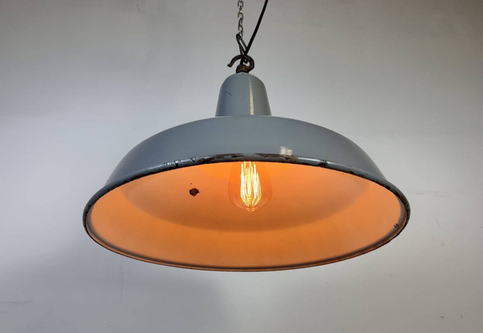 photo vintage Industrial British Grey Enamel Factory Pendant Lamp, 1960s, 2x