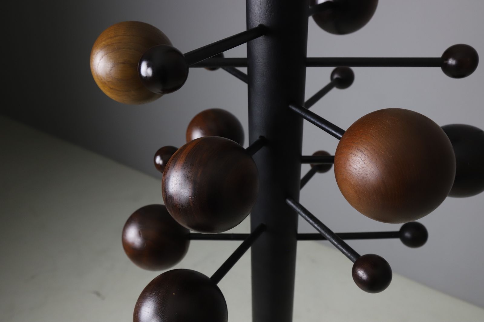 photo furniture Osvaldo Borsani ‘At16’ Coat Rack