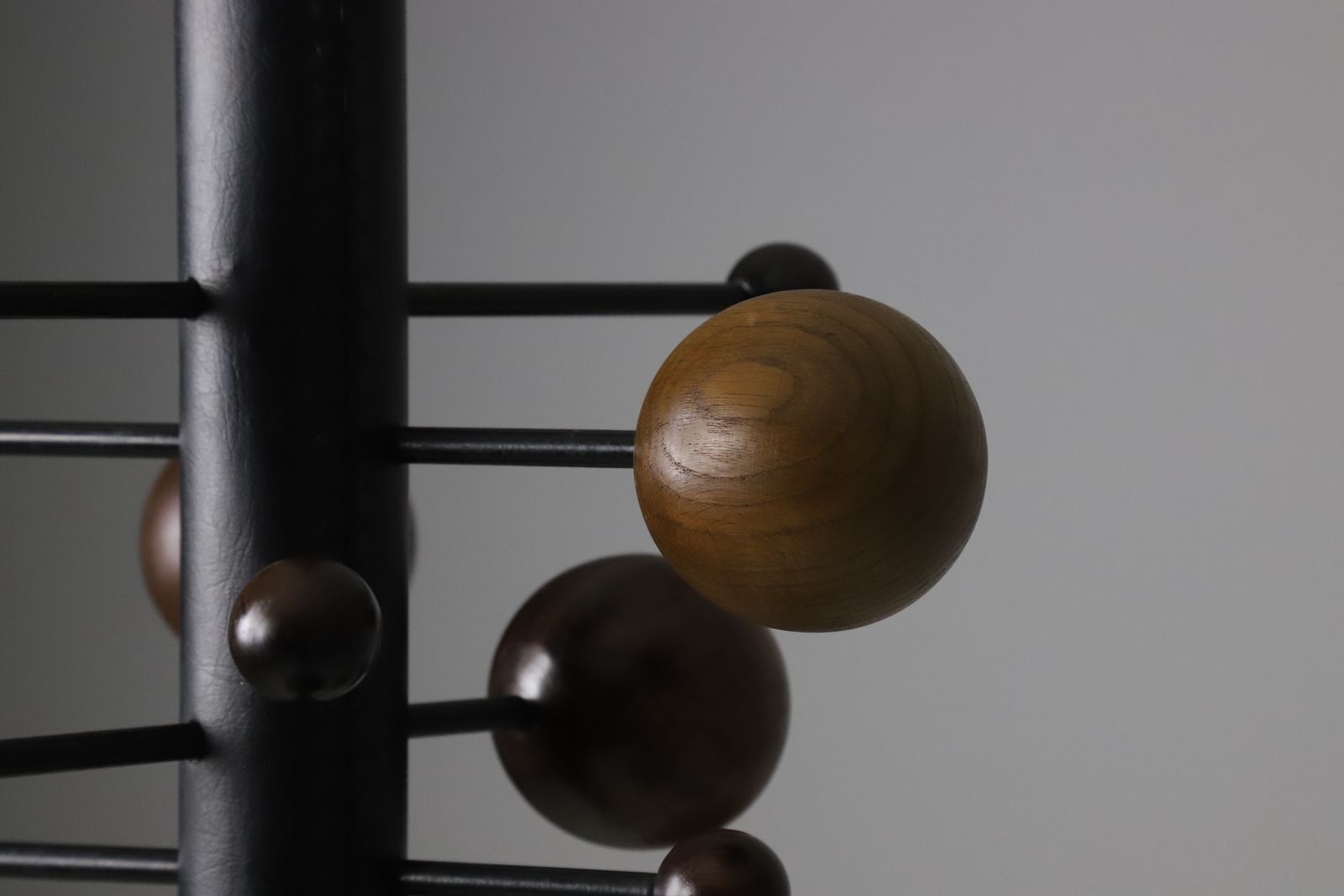 photo vinterior Osvaldo Borsani ‘At16’ Coat Rack