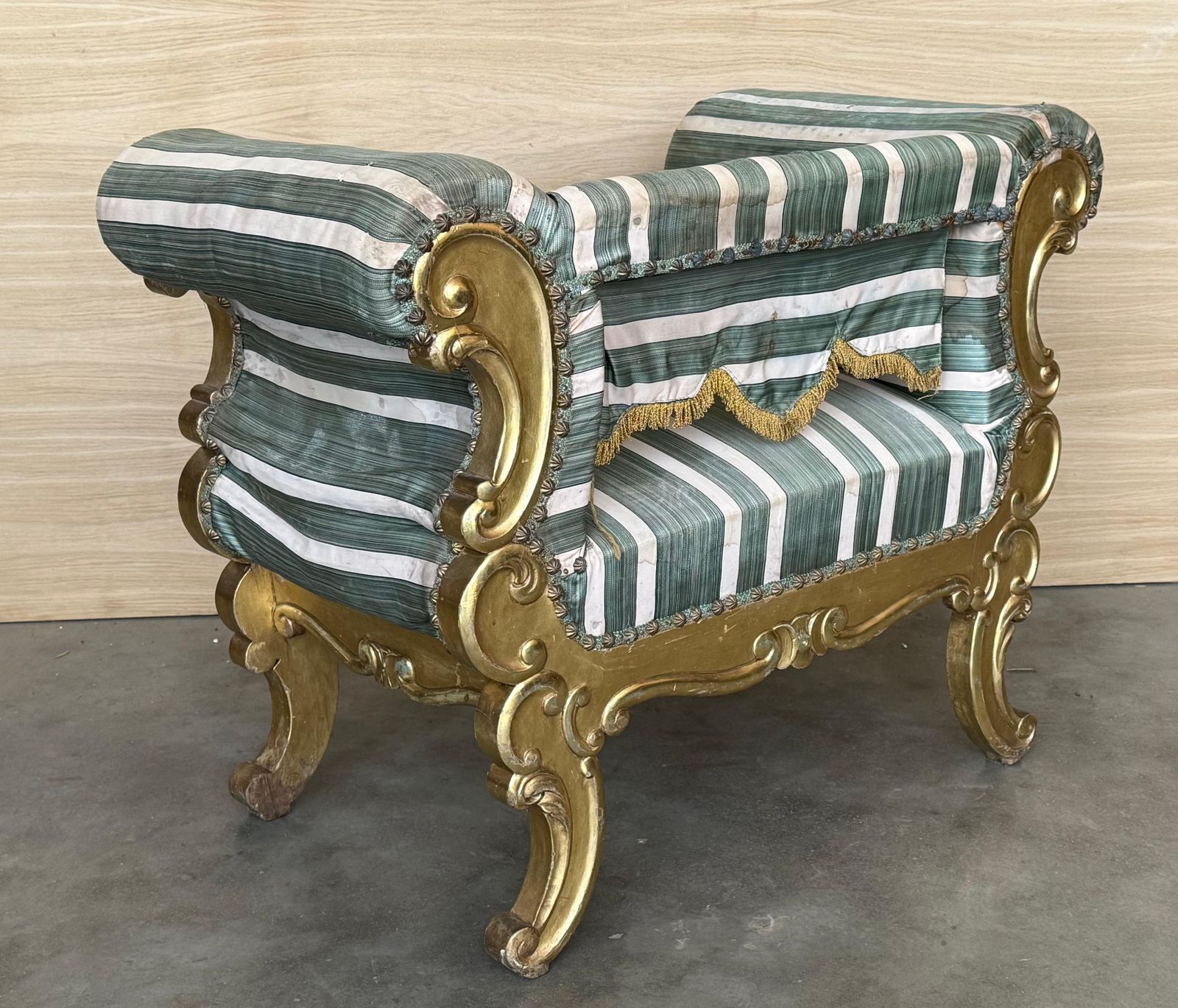 photo furniture Paire de fauteuils dorés de style Rococo Revival, France, XIXe siècle