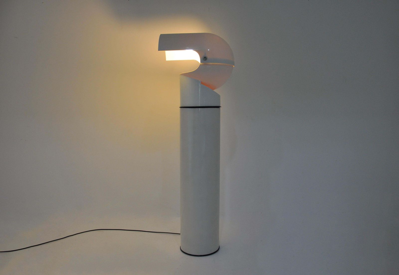 "Pileo Mezzo" Floor Lamp By Gae Aulenti For Artemide, 1970s photo vintage