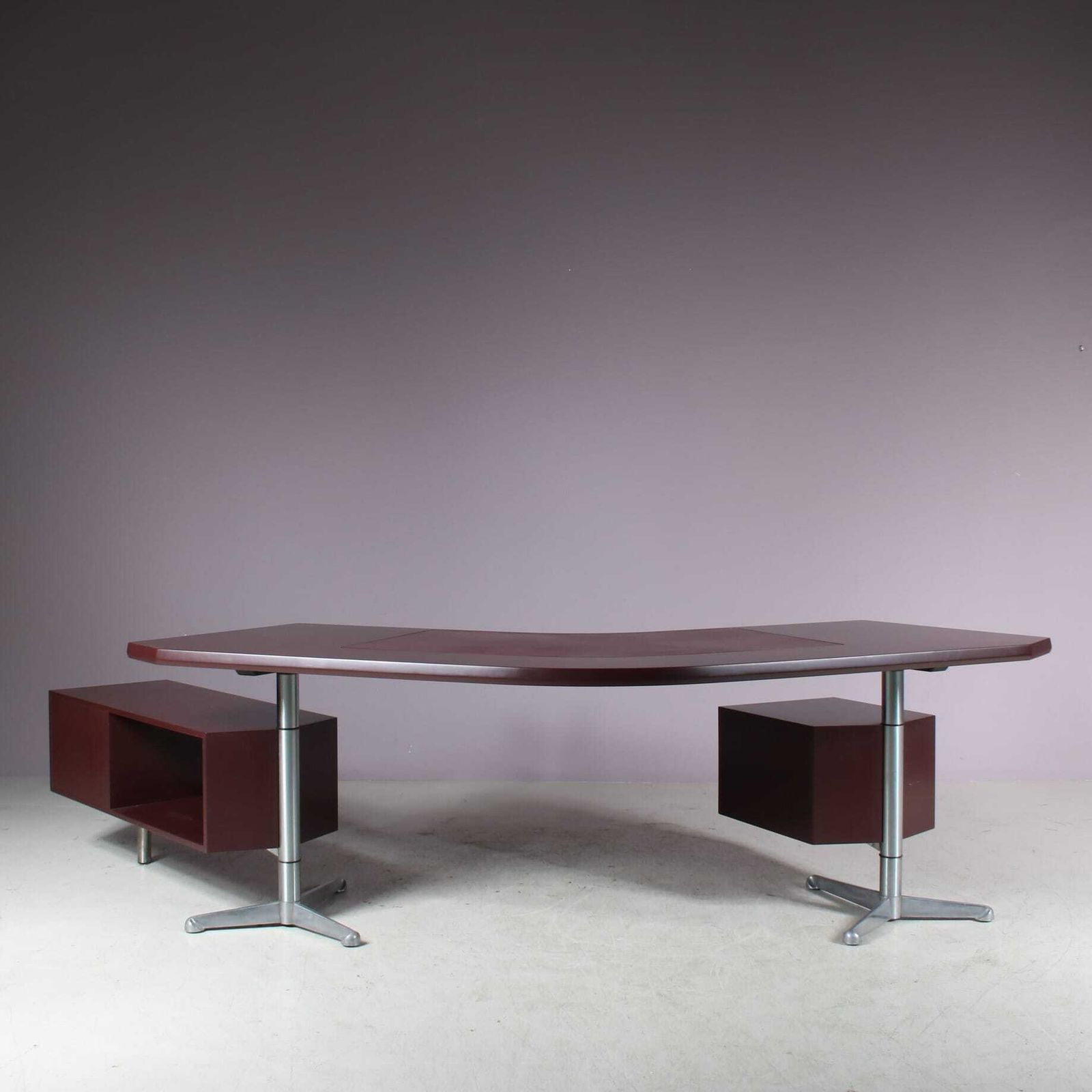 photo vintage Osvaldo Borsani Desk For Tecno Milano, Italy 1950