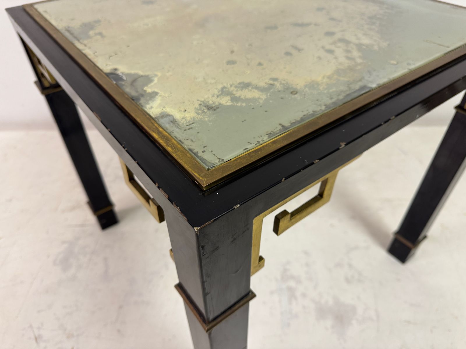 photo vintage 1970s Black And Brass Side Table With Greek Key Detail