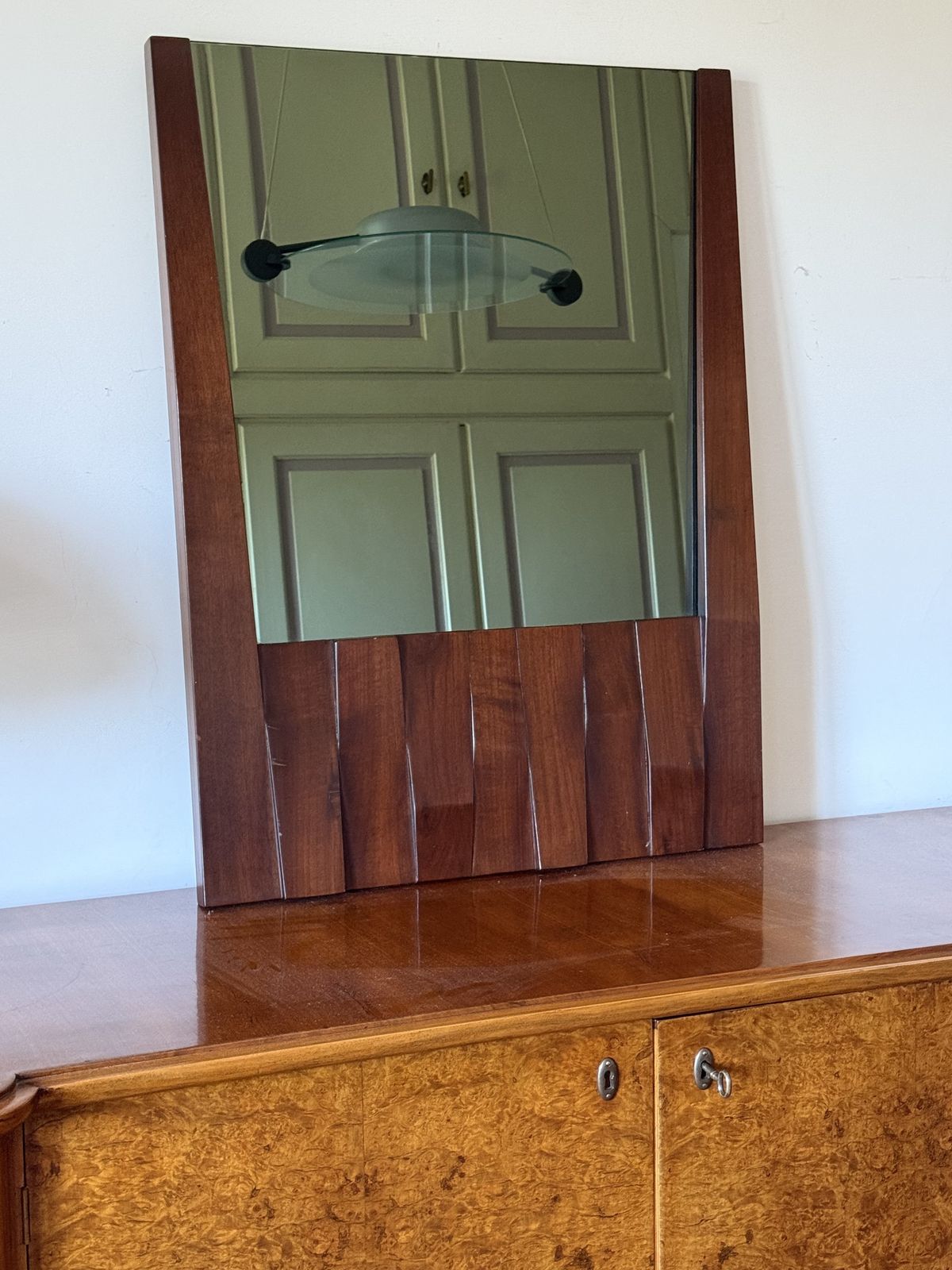 photo furniture Luciano Frigerio, Hollywood Regency Mod. Barium Solid Walnut Mirror, Italy 1970s