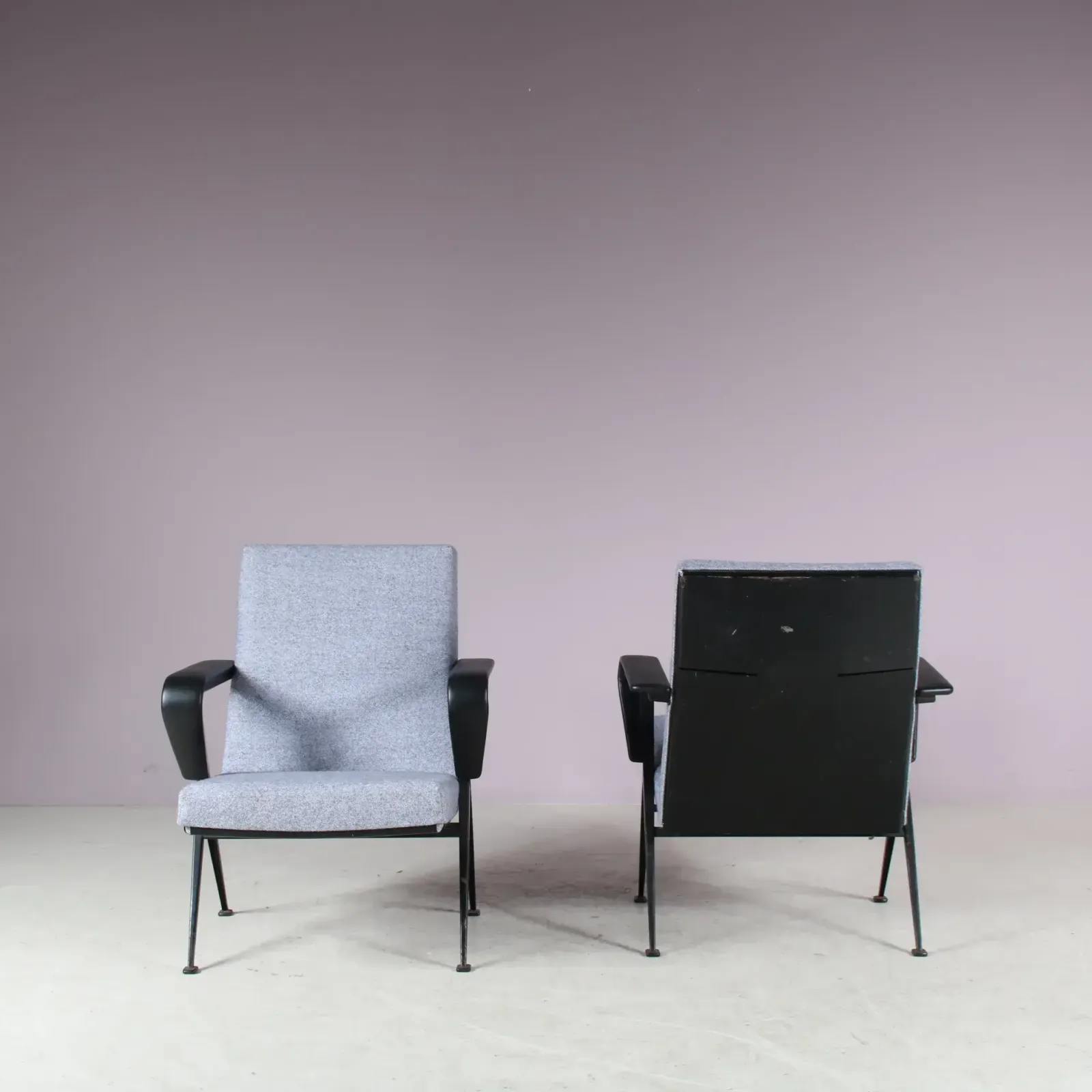 photo for sale 1960s Pair Of “Repose” Chairs By Friso Kramer For Ahrend De Cirkel, Netherlands