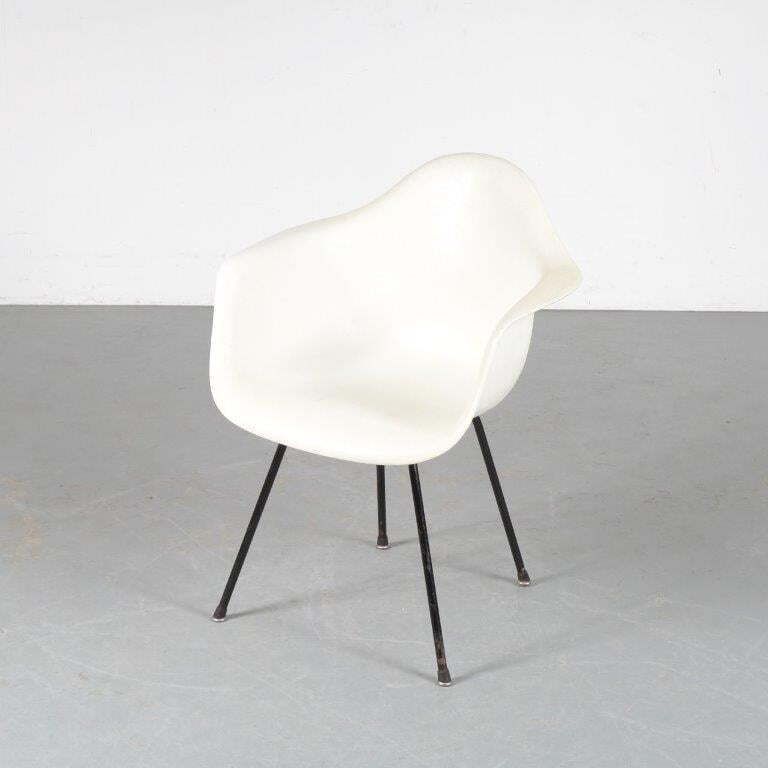 1463.0 1950s Rare Eames Zenith Side Chair For Herman Miller, USA photo