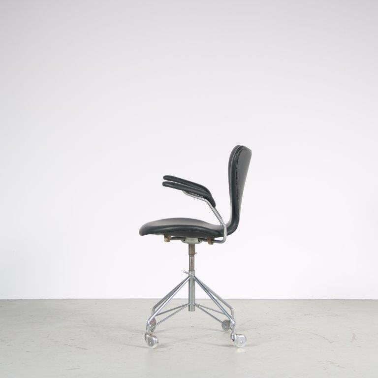 photo furniture 1950s “3217” Swivel Desk Chair By Arne Jacobsen For Fritz Hansen, Denmark