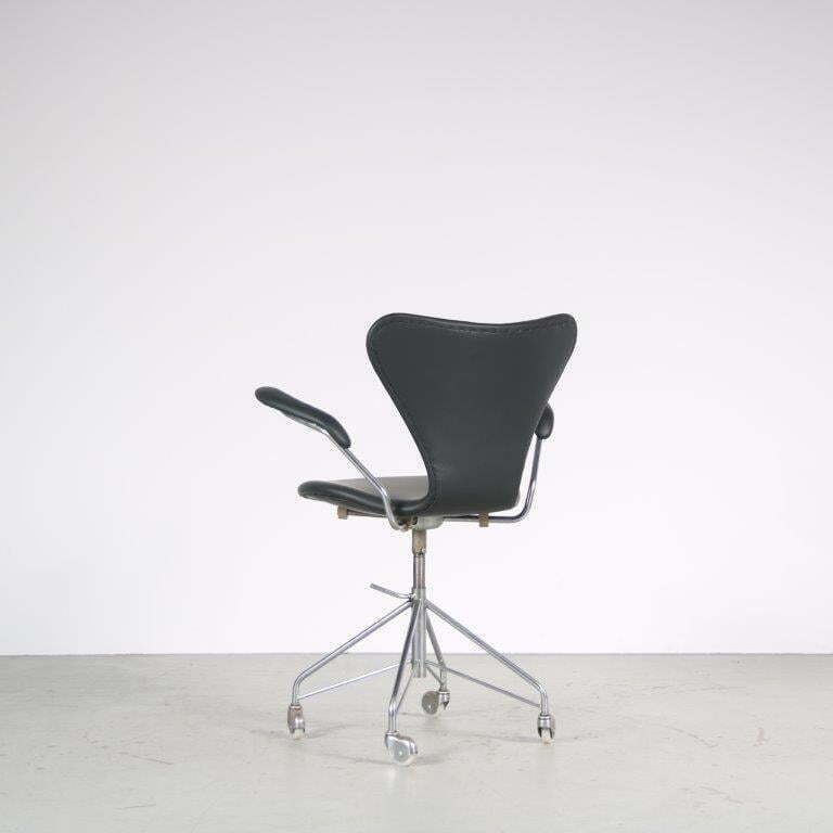 photo for sale 1950s “3217” Swivel Desk Chair By Arne Jacobsen For Fritz Hansen, Denmark