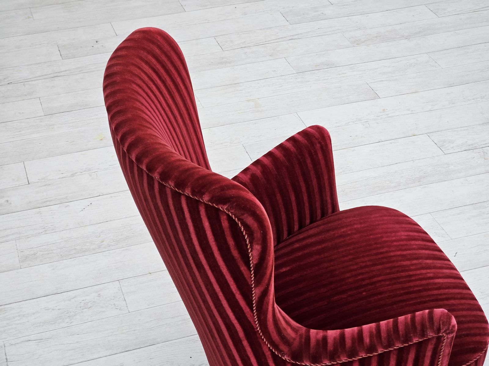 photo furniture Ca. Jaren 1960, Deense Fauteuil In Kersrood Meubelvelours, Goede Staat.