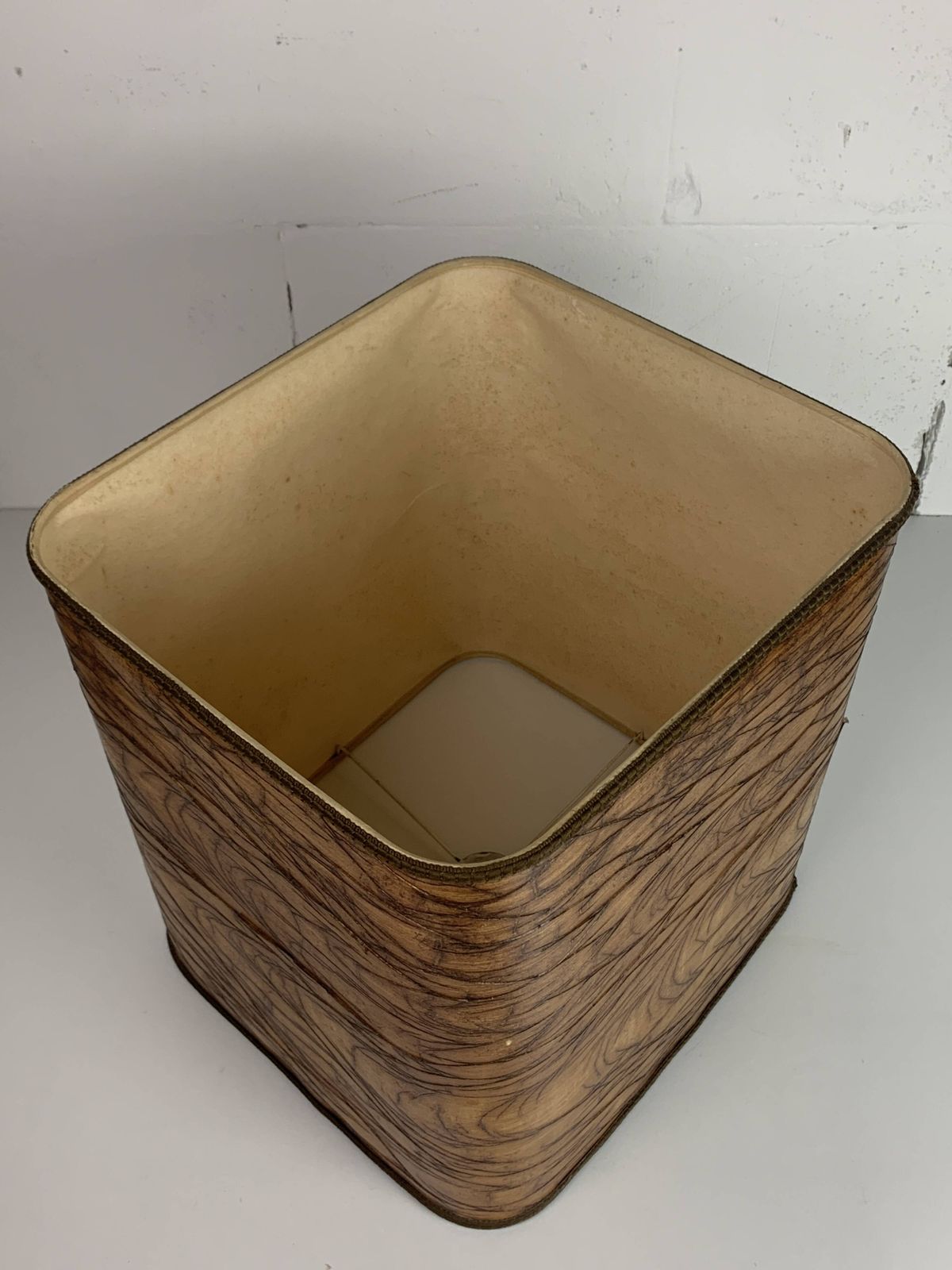 photo vinterior Midcentury Italian Sculptural Large Table Lamp With Wood Veneer Shade