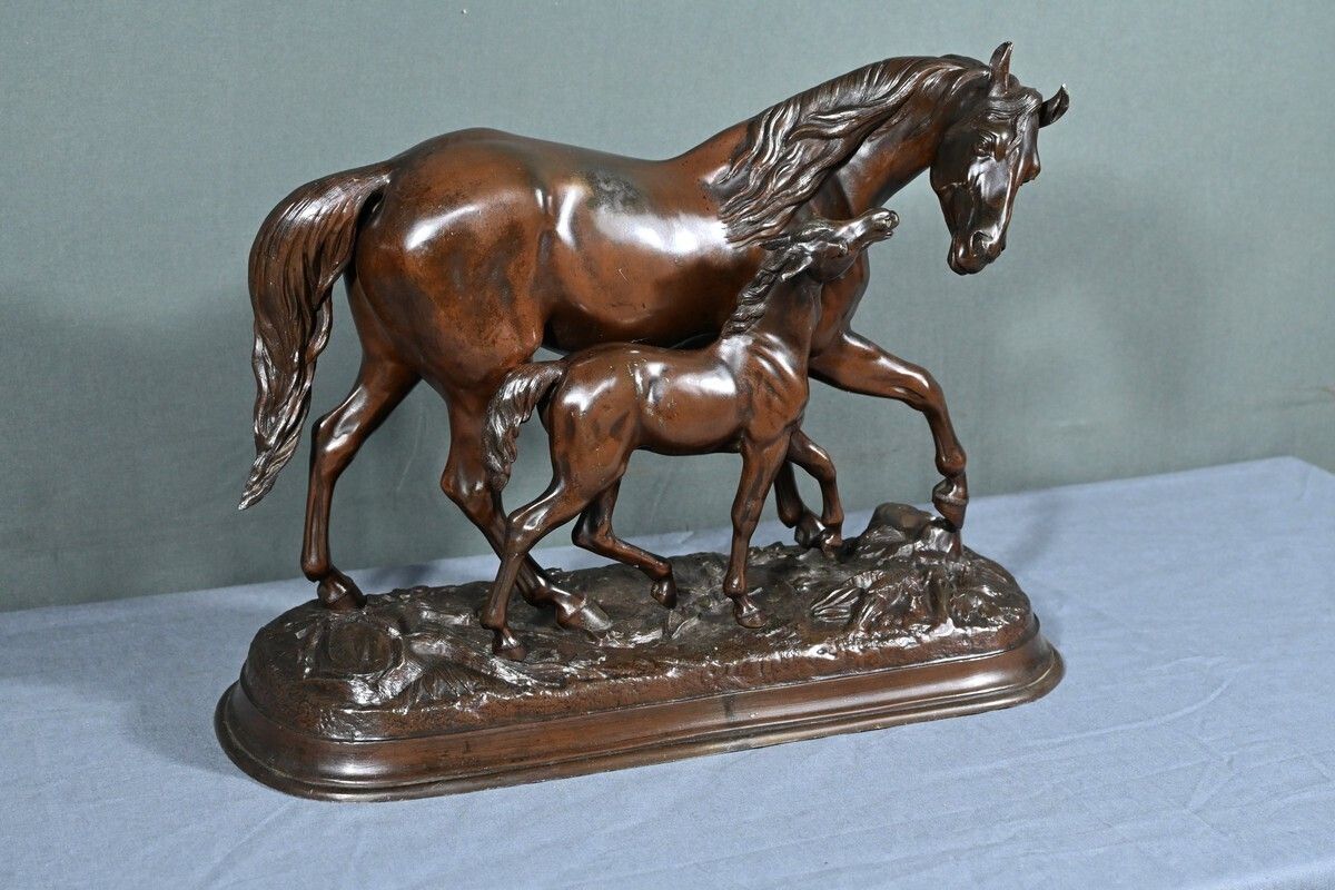 Horse And Its Foal In Spelter, Signed E.Loiseau – Early 20th Century photo furniture