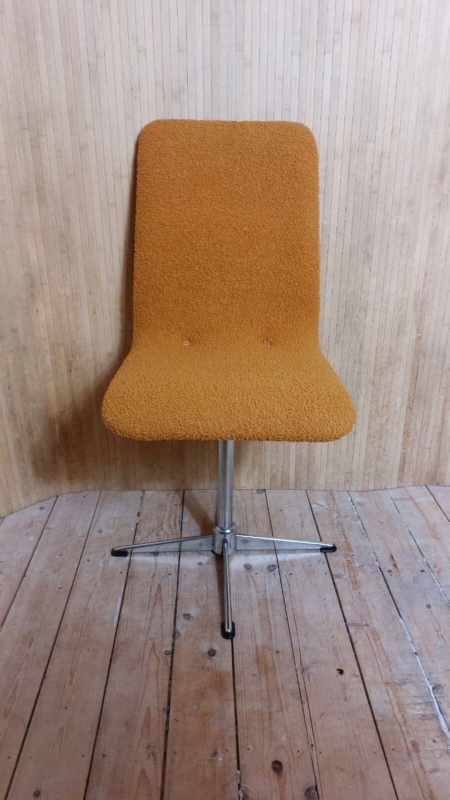 595.0 Fab Set Of 4 Vintage 1970s Swivel Chrome Dining Chairs Light Orange Micro Boucle photo