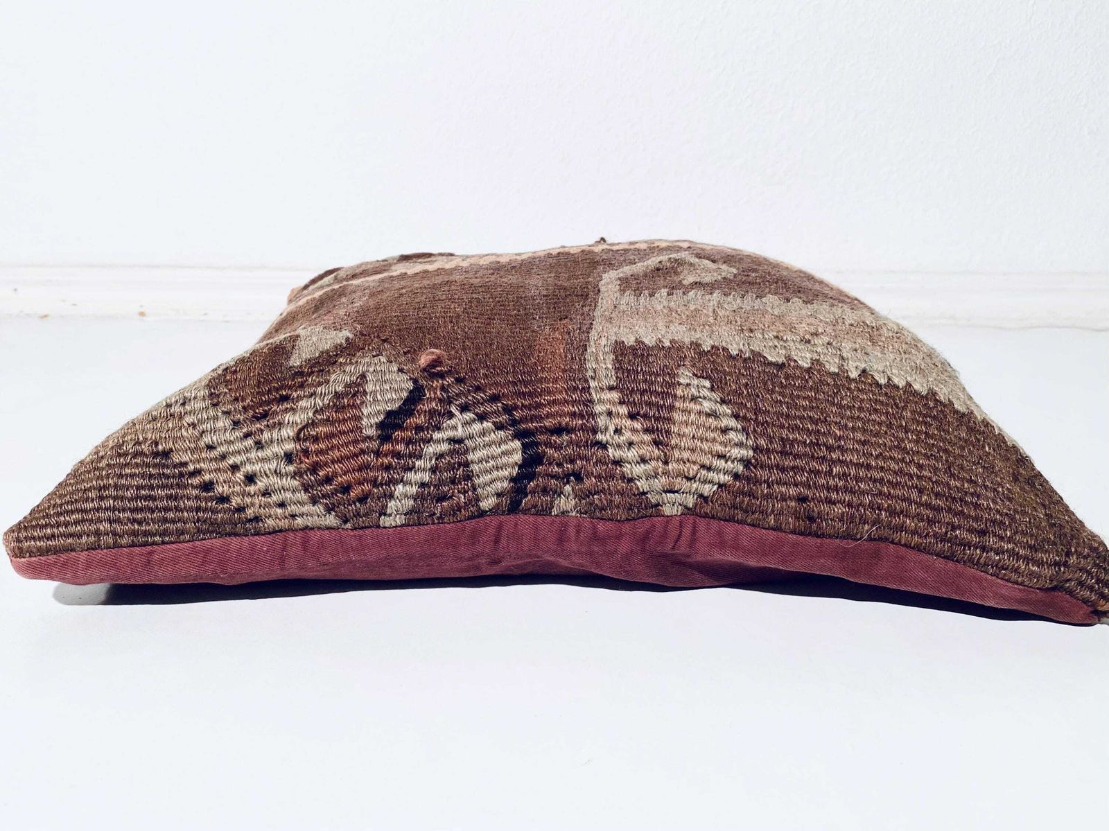 Vintage Kilim Carpet Brown Cushion Cover / 41 X 41 Cm / Handmade Boho Home Decor Turkey photo vinterior