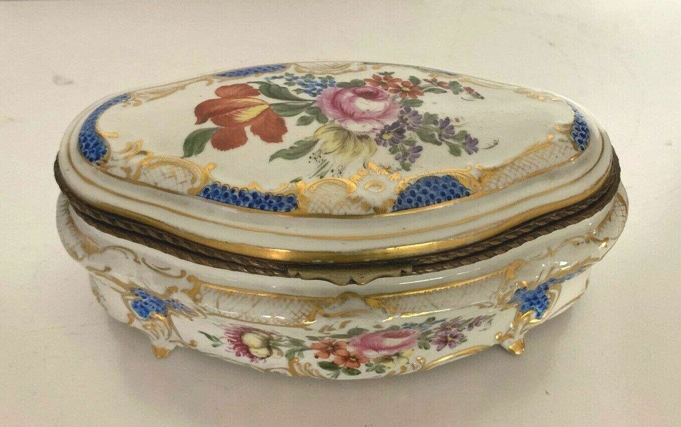 Polychrome Porcelain Oval Box 20th Century Bonbonnière Jewelry Box