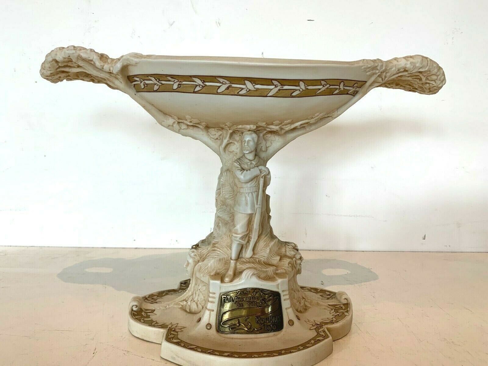Biscuit Centerpiece With Gold Flare 20th Century Trademark photo 872.1523259999999