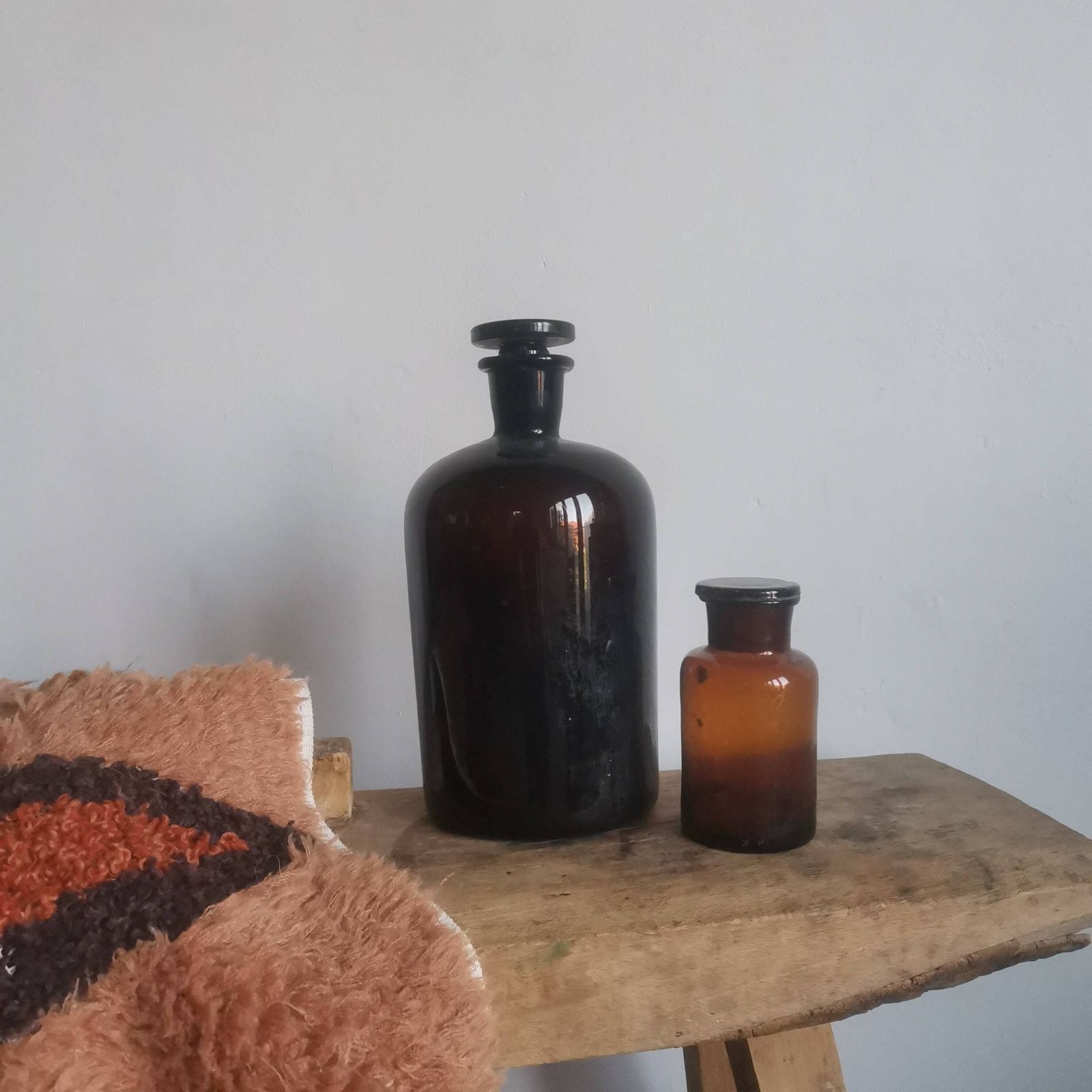 Set Of 2 Apothecary Glass Brown Bottles   Instant Collection Herbal Medicine, Chemical Pharmaceutical Laboratory, Jar Or Vase