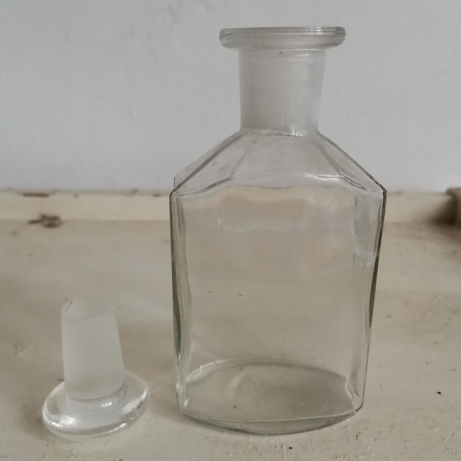 Set Of 3 Pharmacy Medical Bottle Apothecary Glass Small Bottles Medicine Chemical Doctor Hospital Memorabilia Vase, Floral Display photo Home Decor