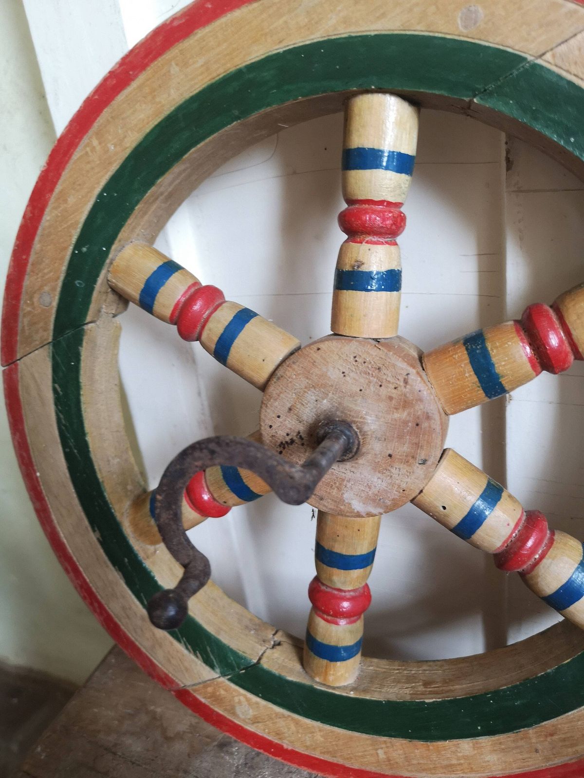 Spinning Wheel Antique Old 1930s Rustic Home Decor Round Wall Hanging Gift Idea Old Wood Wall Art Primitive Wooden Spinning Wheel photo Home Decor