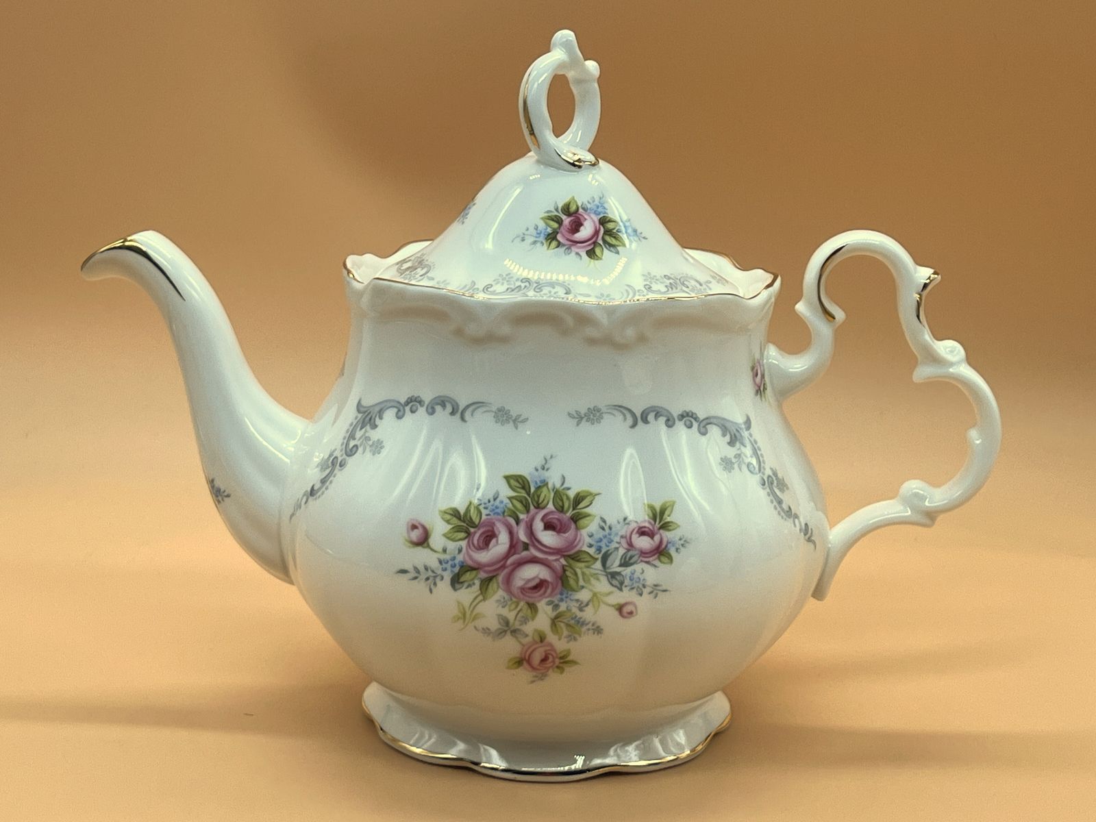 Vintage Royal Albert China 16 Piece Tranquility Design Tea Set. Teapot, 4 Trios, Creamer & Sugar And Large Cake / Serving Plate. C1969. photo 325.0