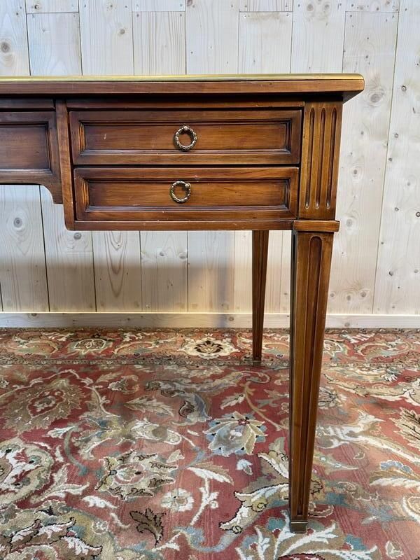 Bureau De Style Louis XVI En Merisier Et Cuir Vert photo for sale