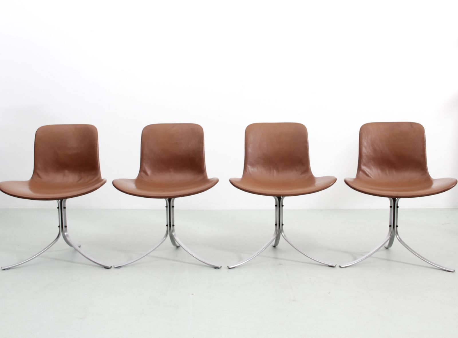 photo vinterior Mid Century Modern Scandinavian Set Of 4 Chairs Pk 9 By Poul Kjaerholm For Kold Christensen