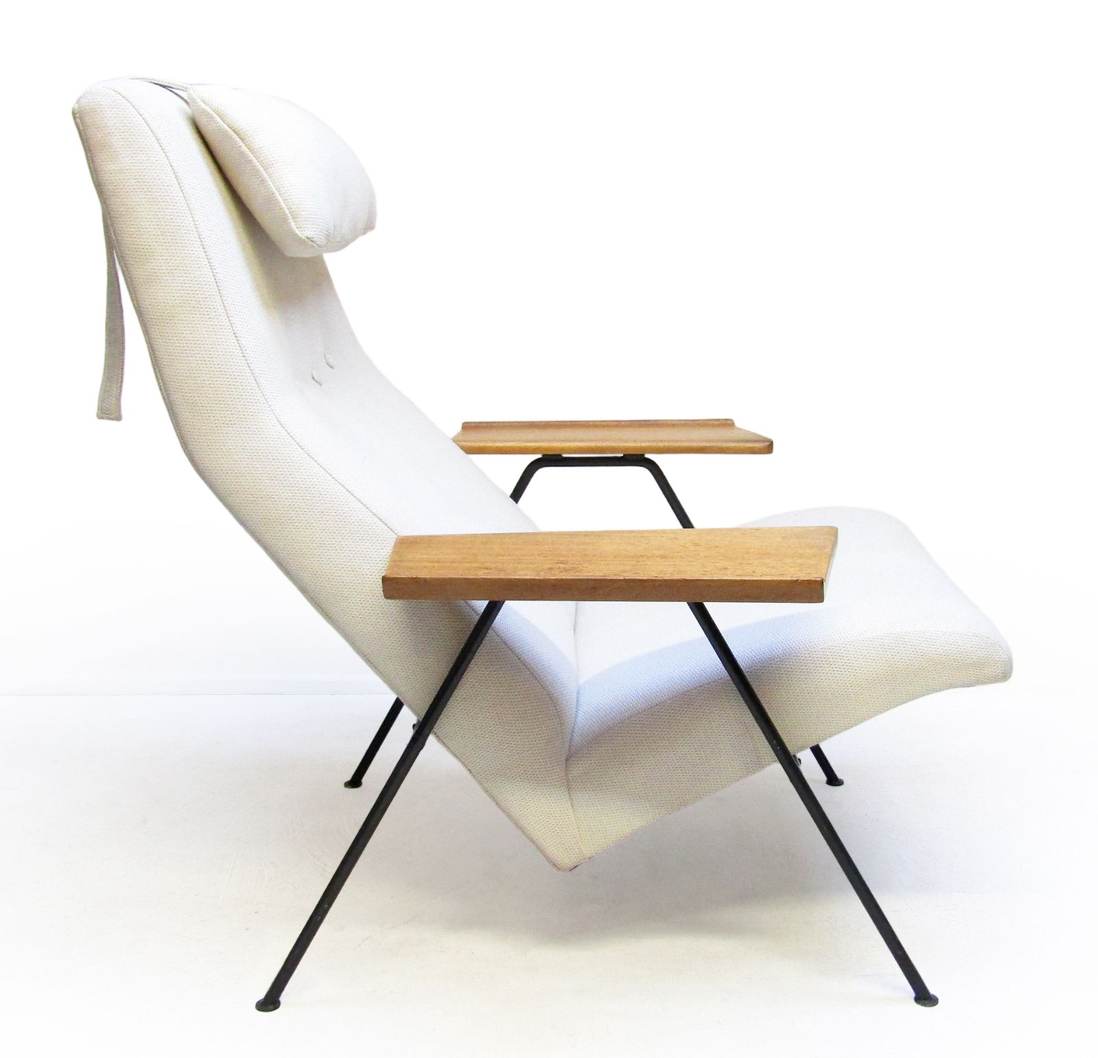photo for sale 1950s Reclining Lounge Chair By Robin Day For Hille