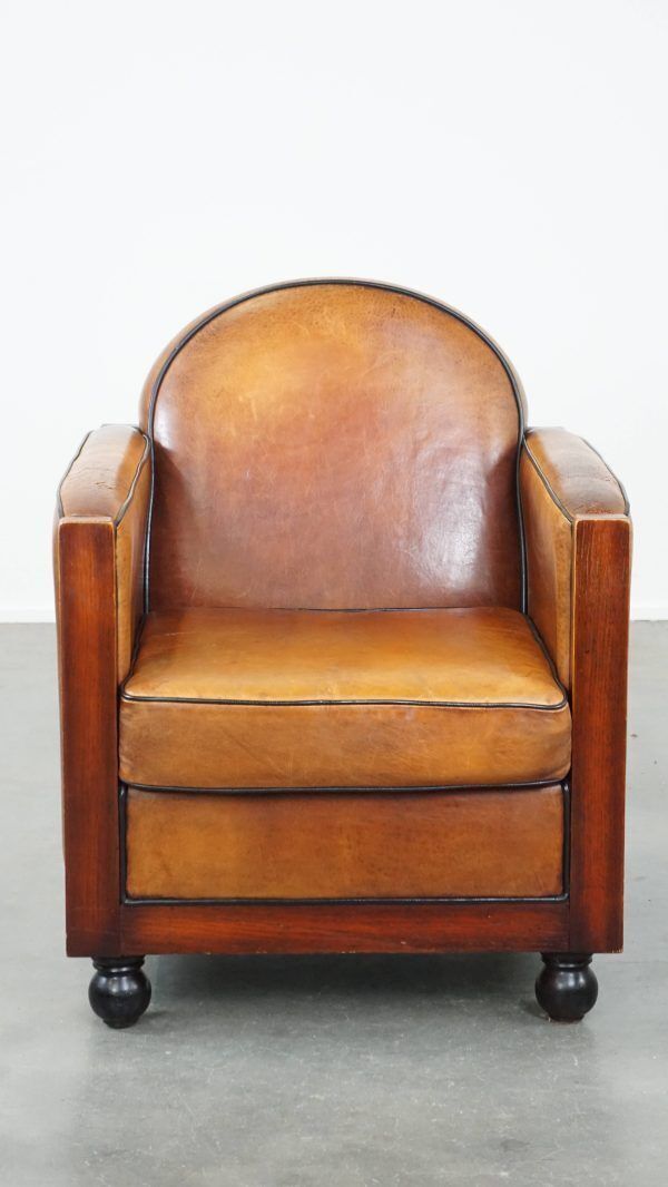Tijdloze Art Deco Fauteuil Met Schapenvacht Bekleding, Houten Details En Bolpoten photo furniture