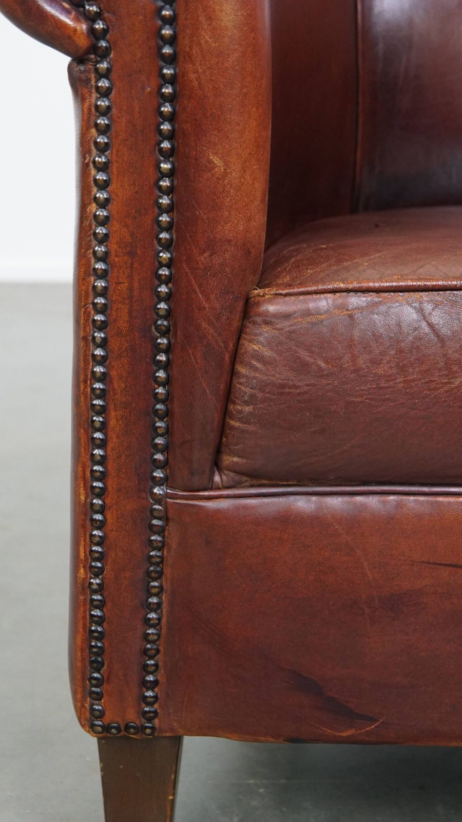 Meubels Comfortabele Vintage Schapenvachten Clubfauteuil In Engelse Stijl Met Mooie Patina photo