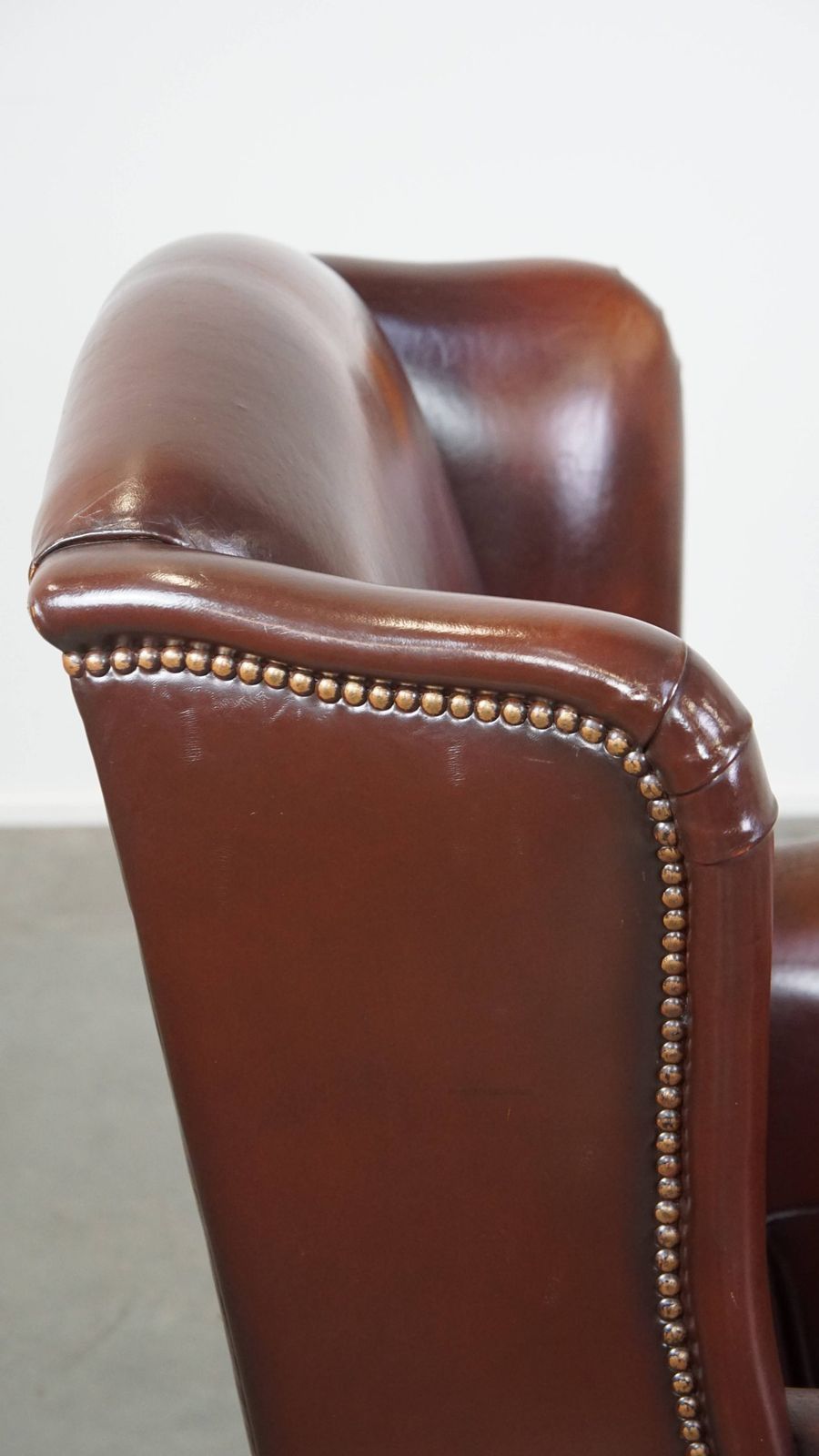 799.4753999999999 Classic, Luxurious And Comfortable Dark English Style Sheepskin Wing Chair With Lots Of Character And A Beautiful Patina photo