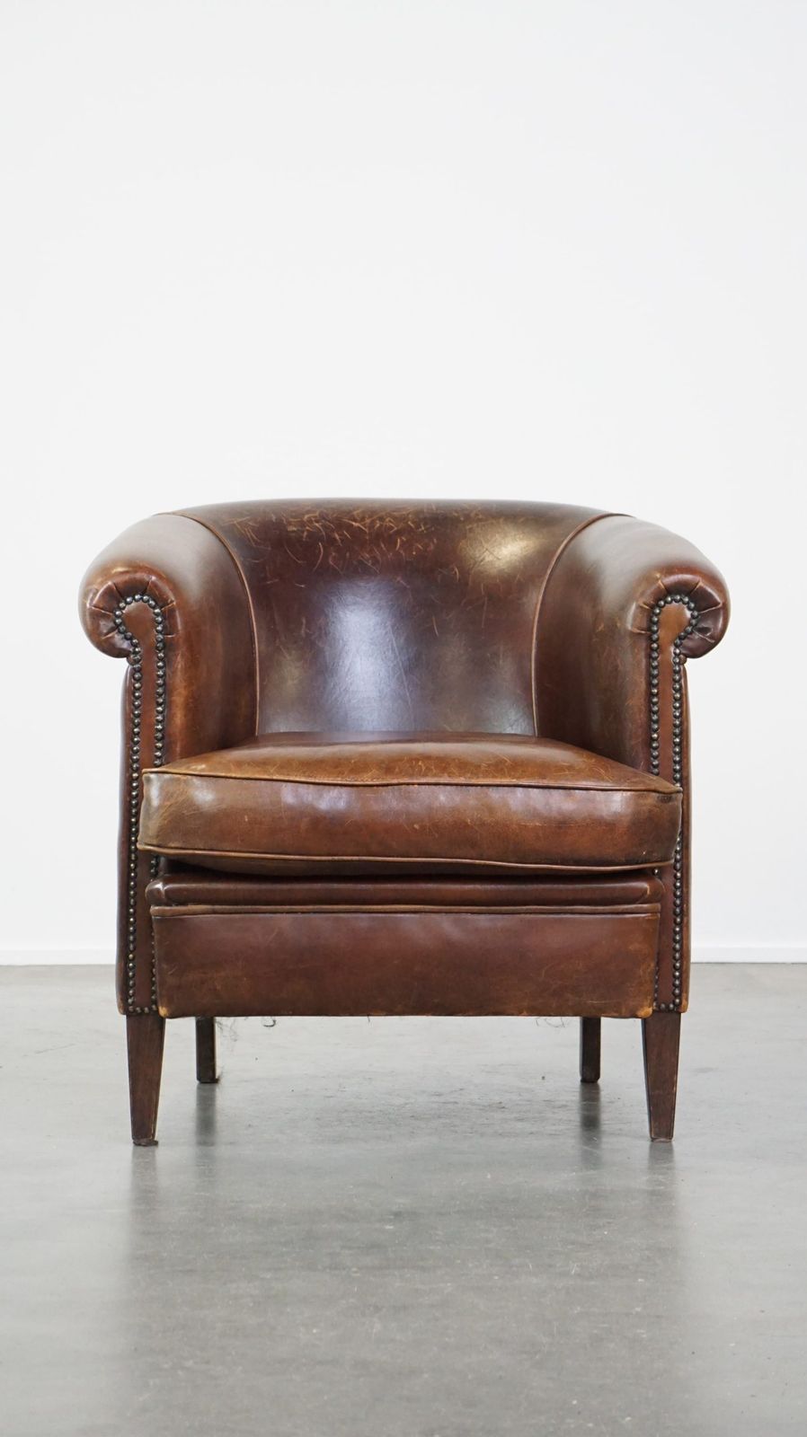 Statige Engelse Stijl Club Fauteuil Met Schapenleren Bekleding photo furniture