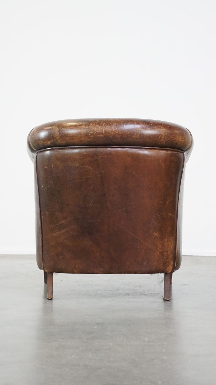 Statige Engelse Stijl Club Fauteuil Met Schapenleren Bekleding photo for sale