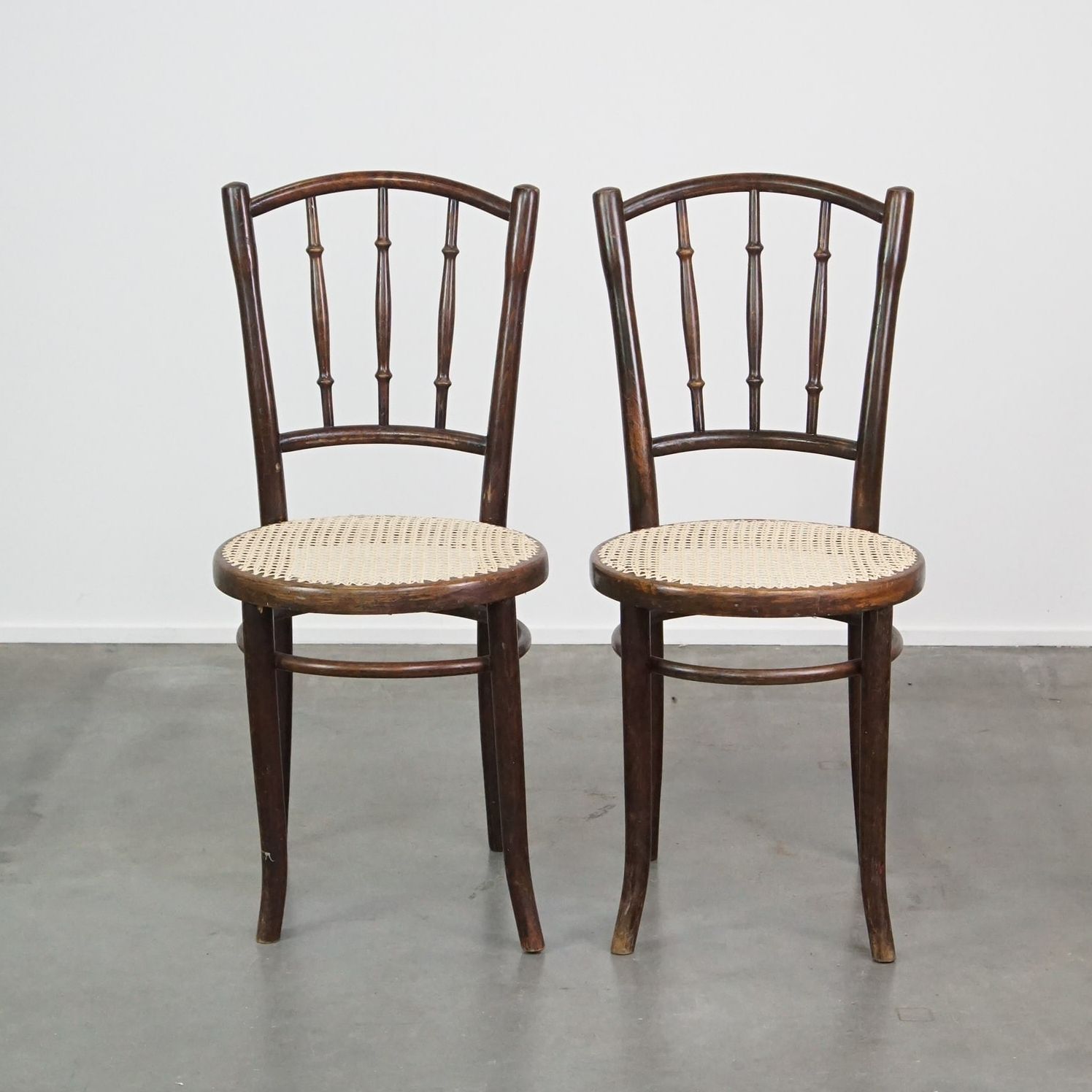 Set Van 2 Vintage Thonet Bistrostoelen