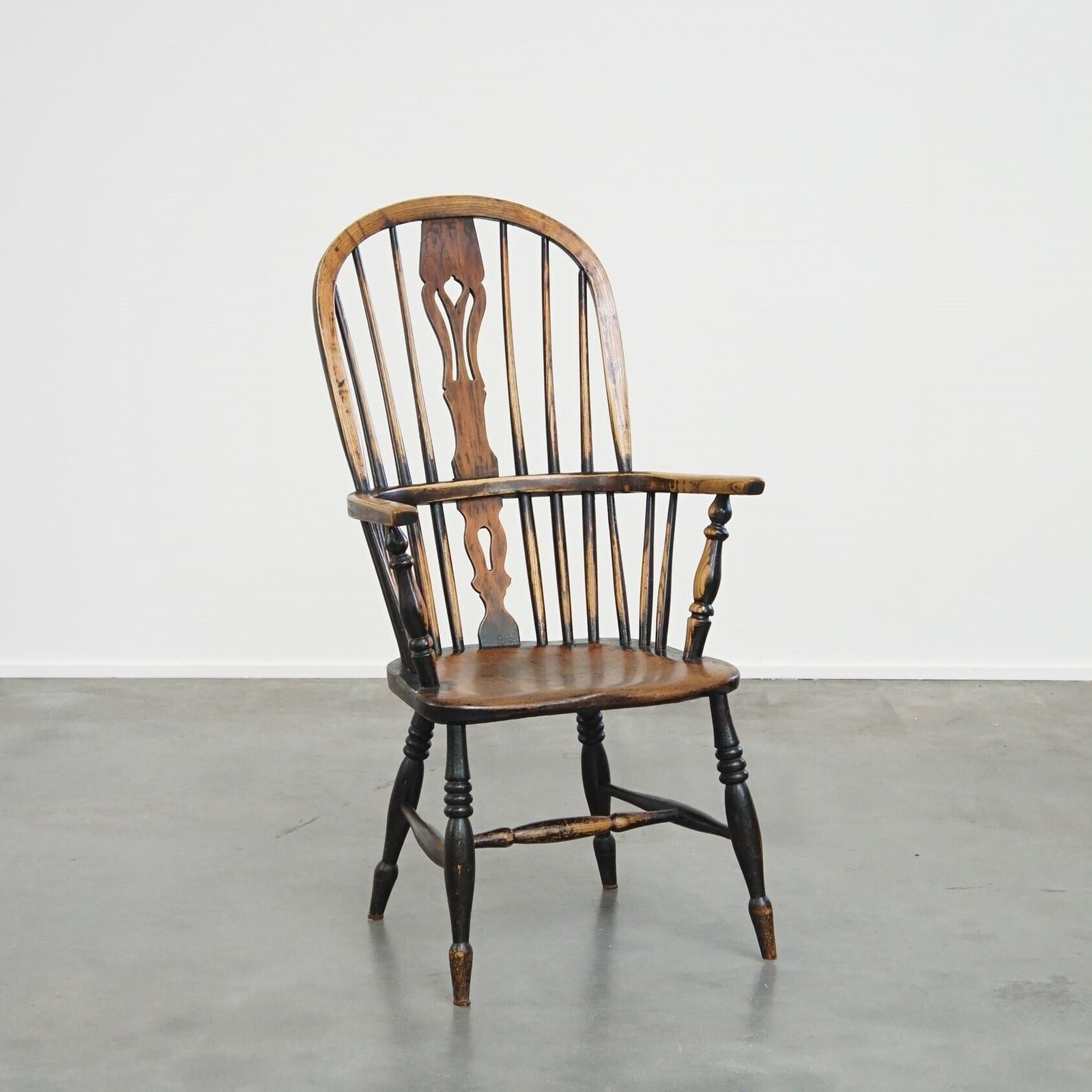Elegant, Beautiful, Antique English Highback Windsor Dining Chair