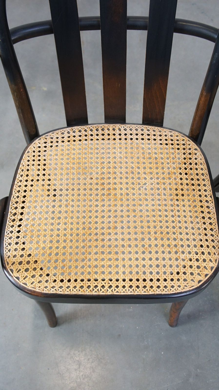 Set Van 4 Vintage Houten Design Eetkamer /Bistrostoelen Met Rieten Zitting In Thonet Stijl photo buy