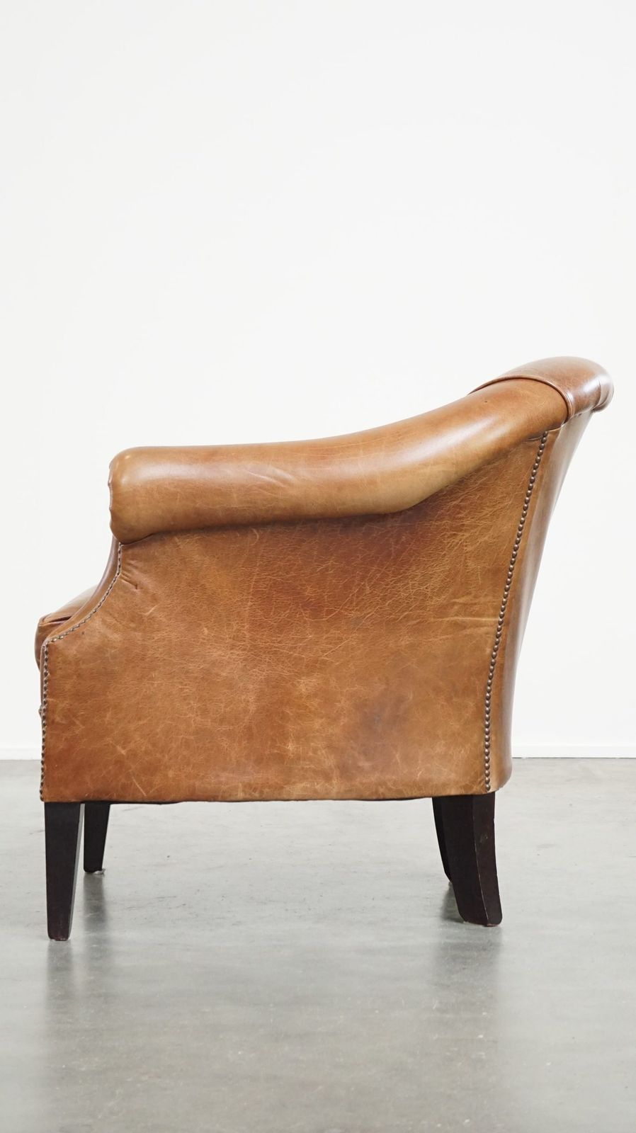 Very Comfortable, Elegant Cowhide Club Chair With A Loose Seat Cushion, Timeless Design And A Warm Color photo 881.8062