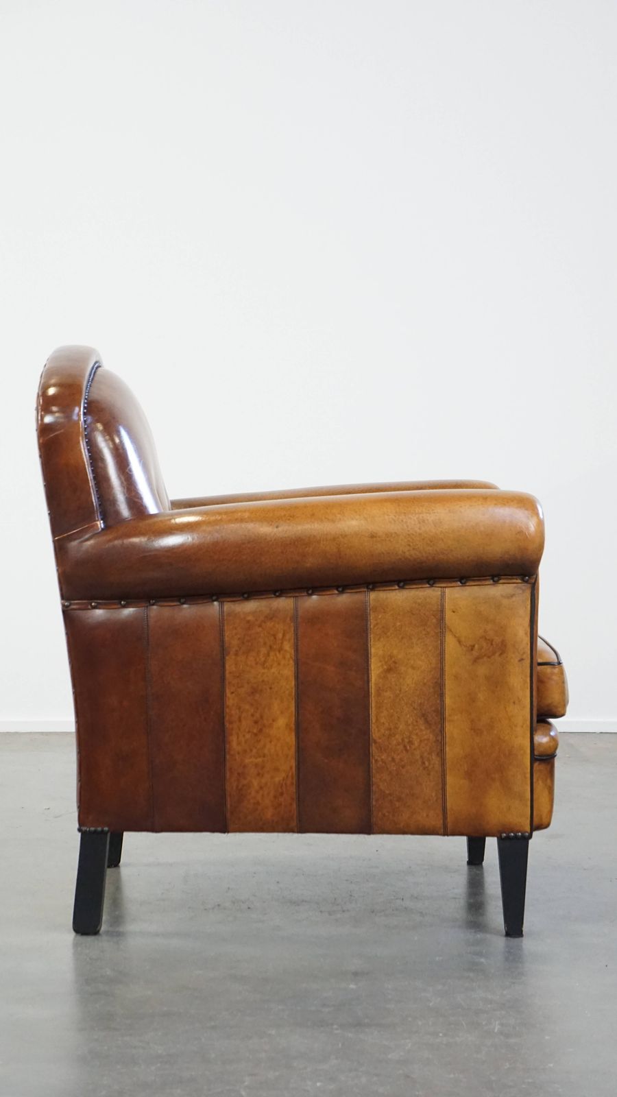 Well Maintained Sheepskin Leather Design Armchair, Luxuriously Finished With Decorative Nails And Black Piping photo Furniture