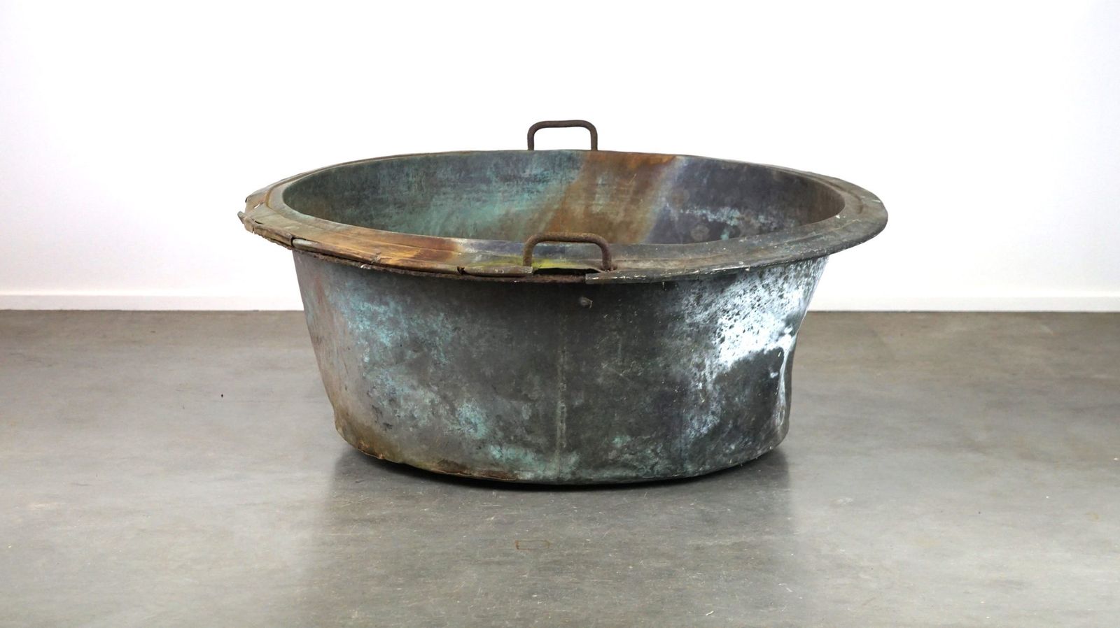 Unique Large Antique Copper Kettle/Trough With A Great Patina. Ideal For Firewood, Among Other Things photo 270.825