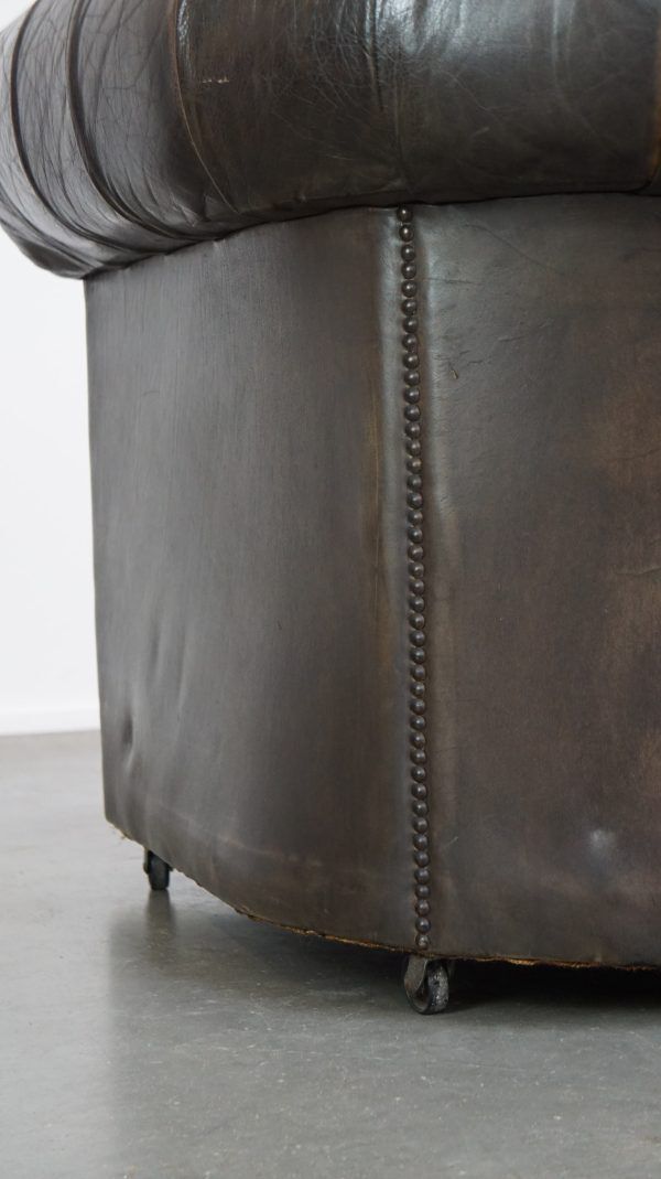 photo vinterior Old Dark Brown 3 Seater Cowhide Chesterfield Sofa With Lots Of Character