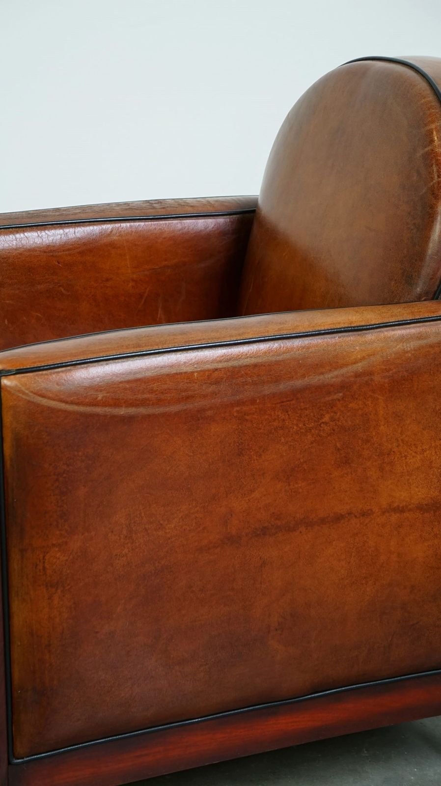 photo vintage Sheepskin Art Deco Design Armchair Finished With Wood And Beautiful Cognac Colored Leather