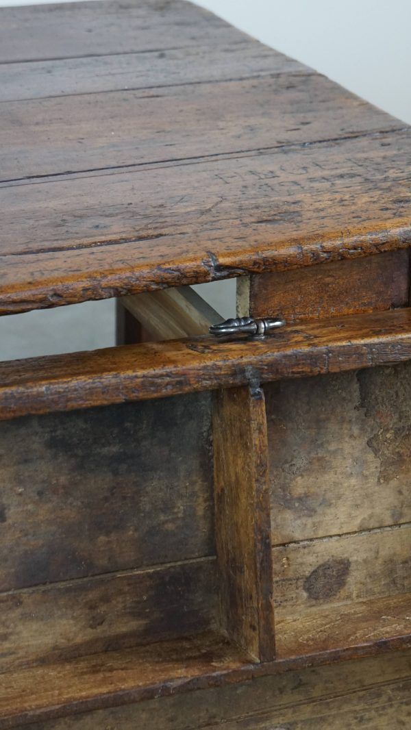 photo for sale Antieke Franse Eettafel Met Fraai Blad, Eind 18e Eeuw