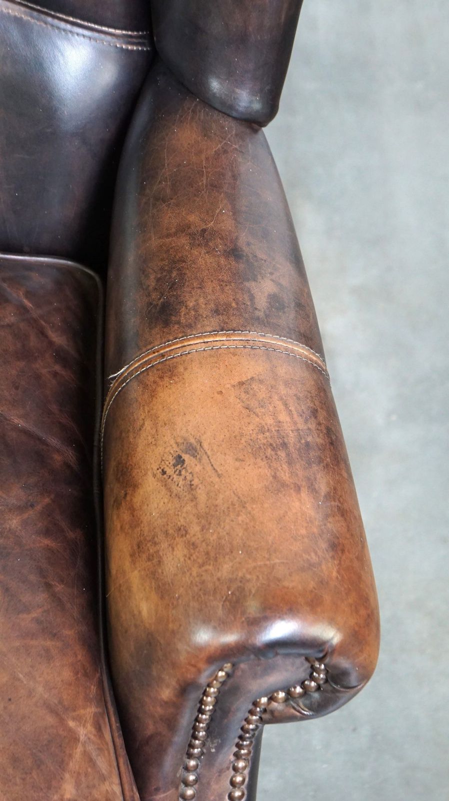 photo furniture English Style Cowhide Leather Wing Chair With Special Colours And Great Seating Comfort