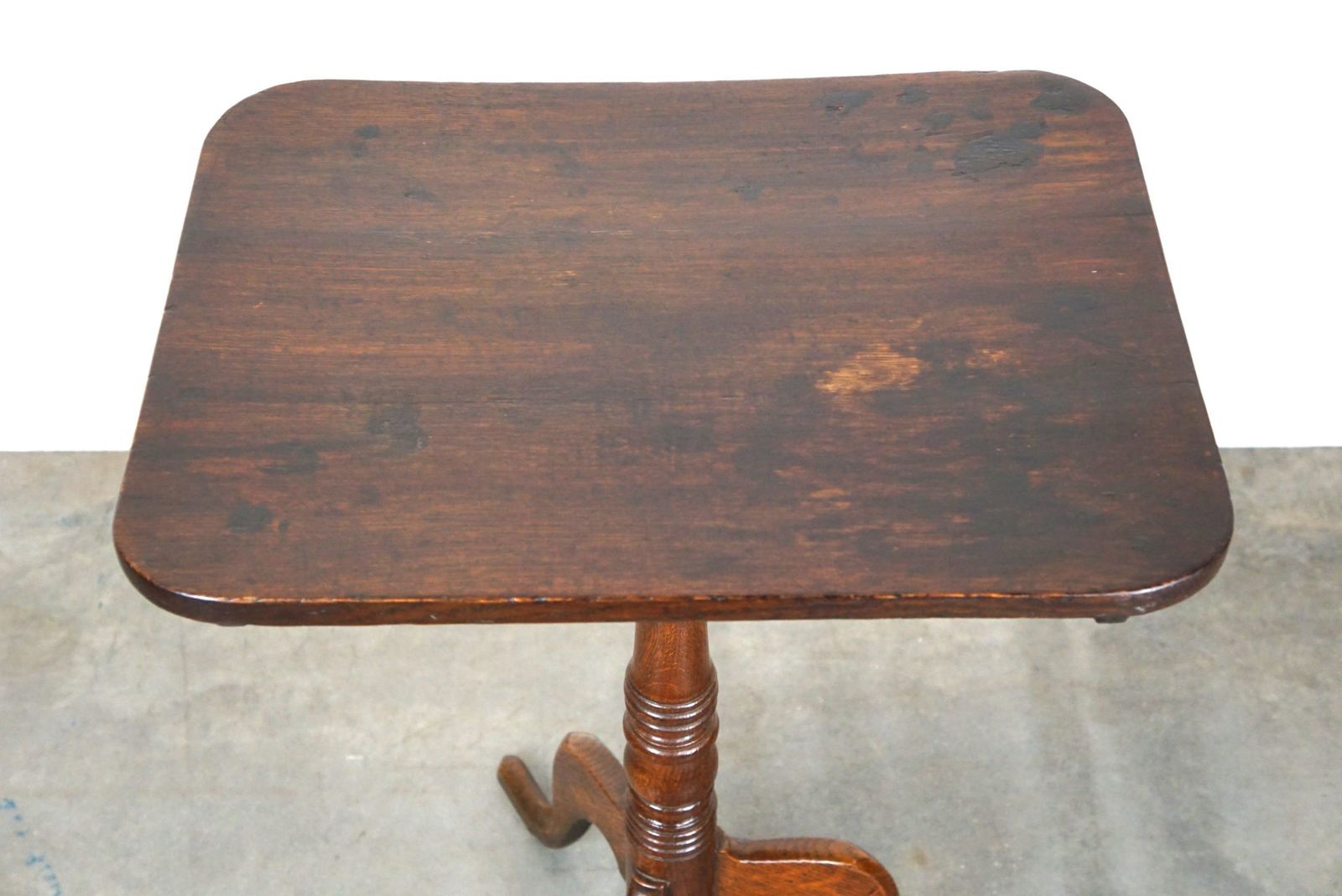 photo furniture Antiek Engelse Tilt Top Tafel / Bijzettafel Met Vierkant Blad