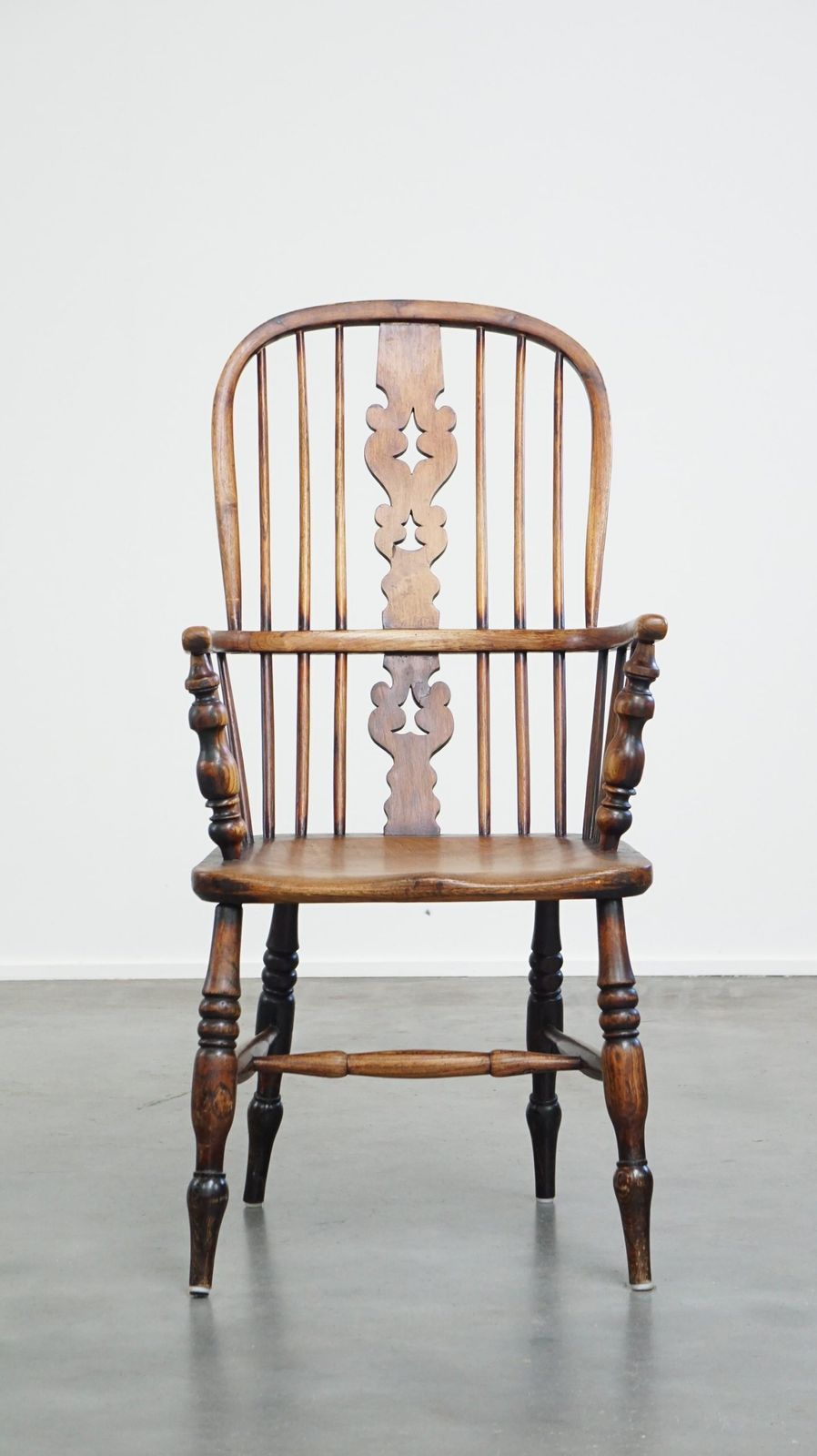 Mooie, Praktische Antieke Engelse Highback Windsor Eetkamerstoel Met Sierlijke Details photo furniture