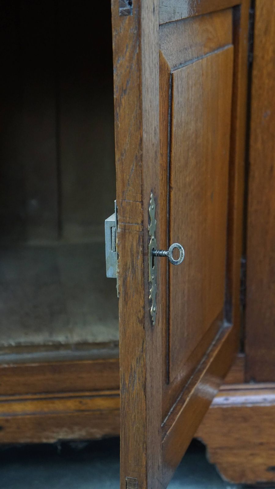 photo furniture Antiek Engels Kastje Met één Deur – Bijzettafel, 19e Eeuw