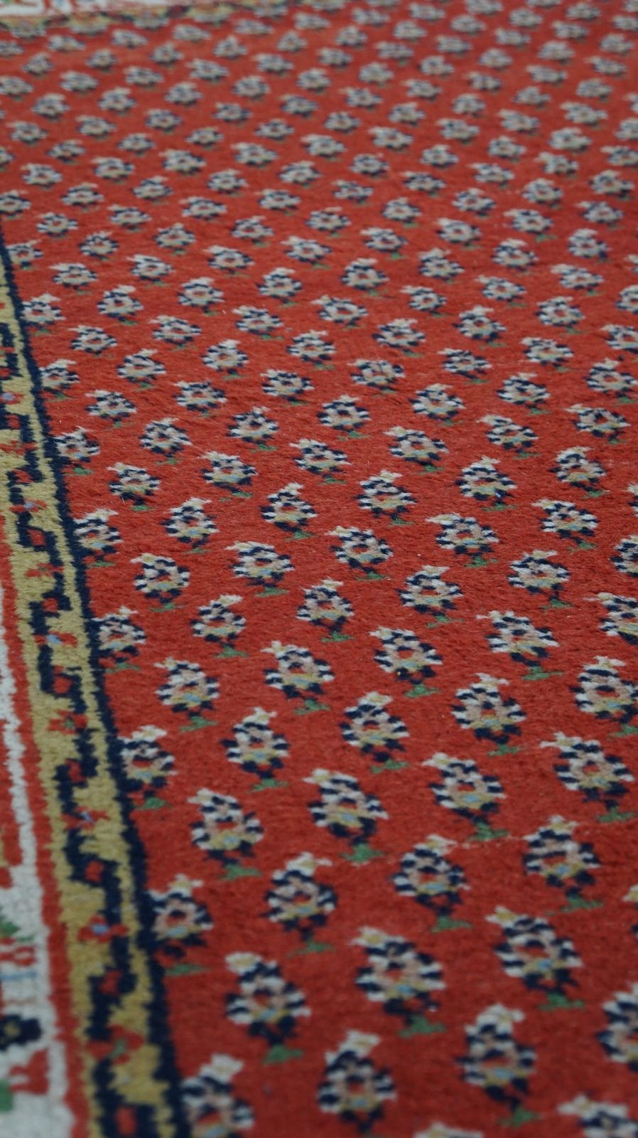 Good Quality Oriental Style Rug With A Classic Print 165 X 92 Cm photo furniture