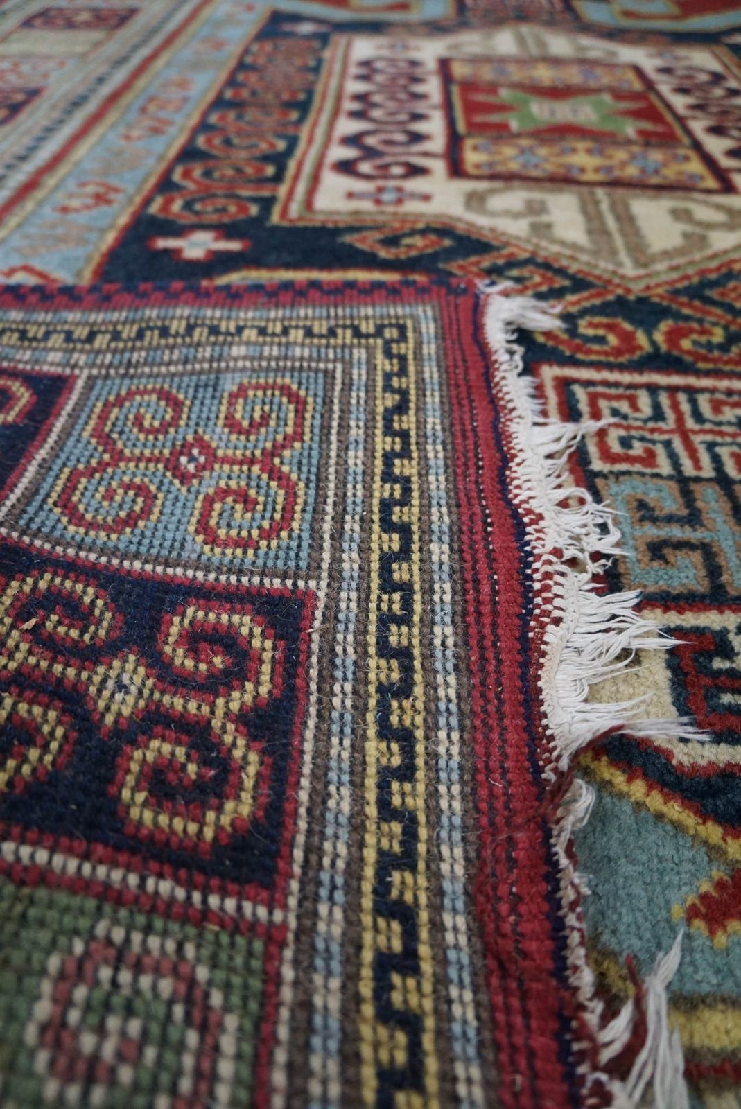 Striking Rug/Carpet With Graphic Pattern And Contrasting Colours, 200 X 140 Cm photo for sale
